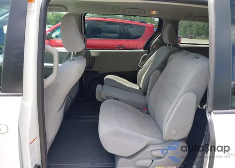 2020 Toyota Sienna Le z USA, uszkodzony, nr VIN 5TDKZ3DC8LS065569